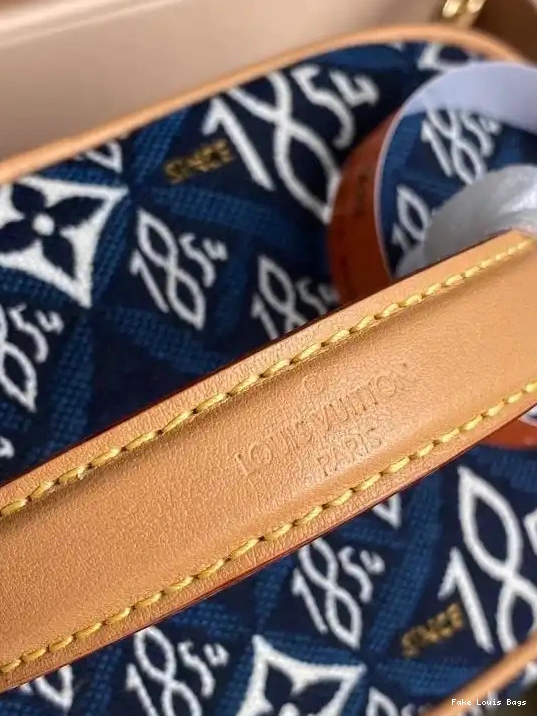 Repladies offers premium fake Louis bags at unbeatable prices. Our products are cheap because we focus on direct sales VANITY PM VUITTON LOUIS 1854 SINCE 0324